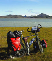 paisaje islandia con bici